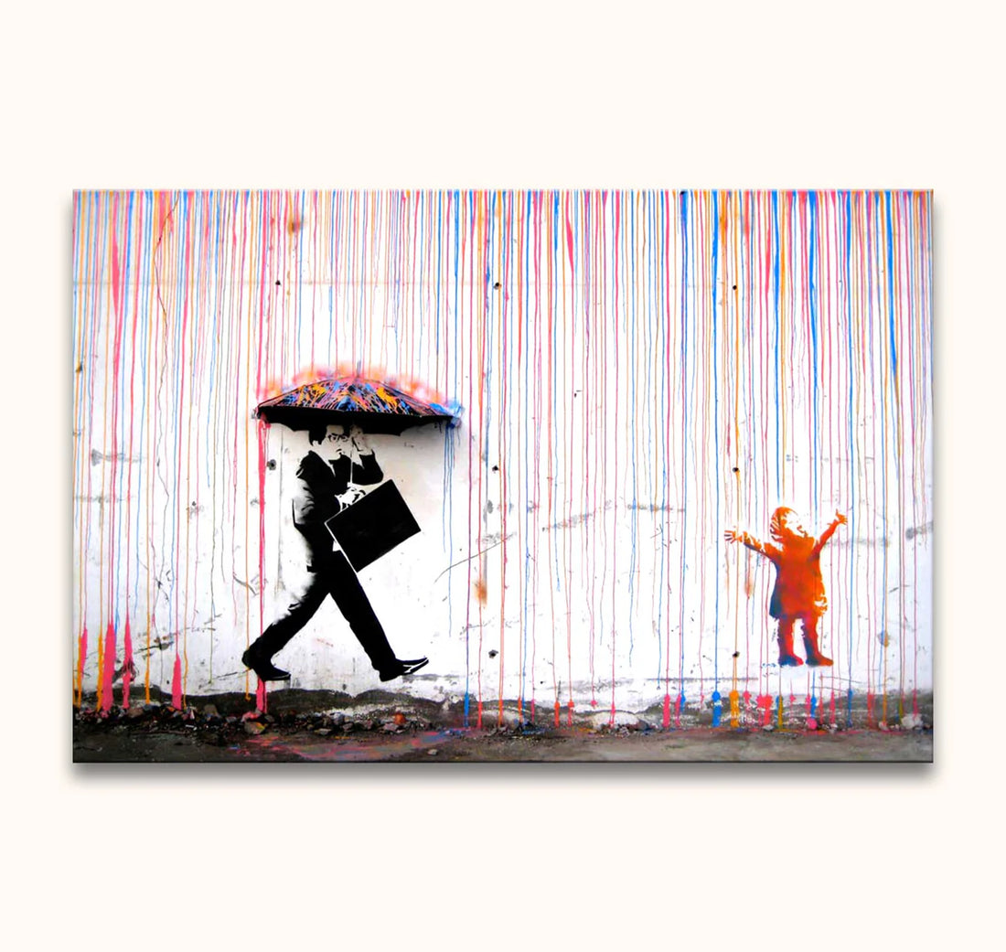 Street-art muurschildering: zakenman met paraplu en kind in kleurrijke regen. Handgeschilderde kunst, ideaal voor modern interieurontwerp.