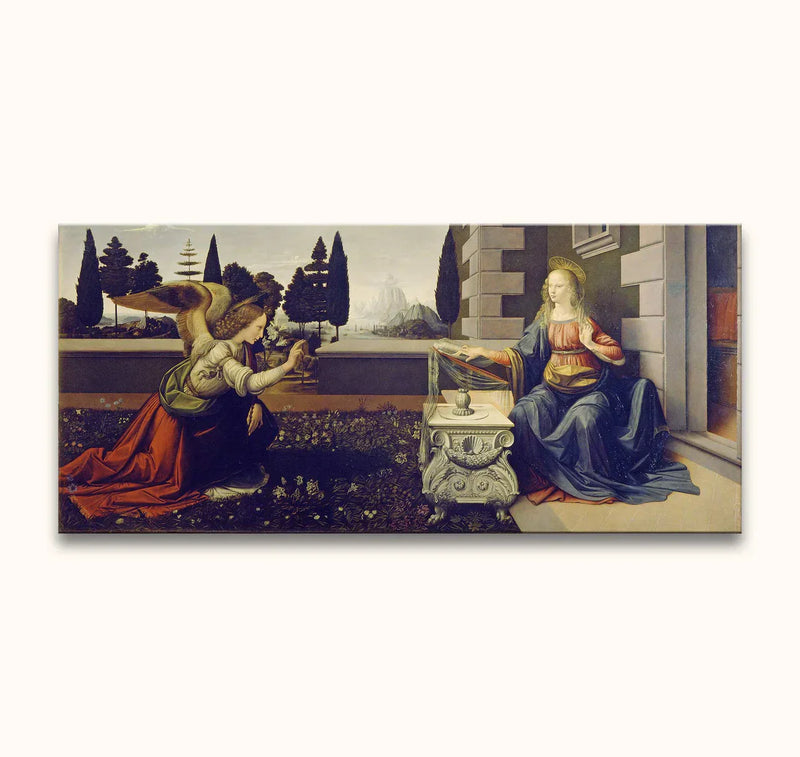 De Aankondiging: Engel Gabriël knielt met lelie voor Maria, zittend in portiek. Achter hen Italiaans landschap. Olieverf, renaissance stijl.