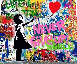 Street-art met silhouet meisje en ballon, roze slogan “NEVER GIVE UP!”, kleurrijke graffiti, dansende figuren en speelse, chaotische achtergrond.