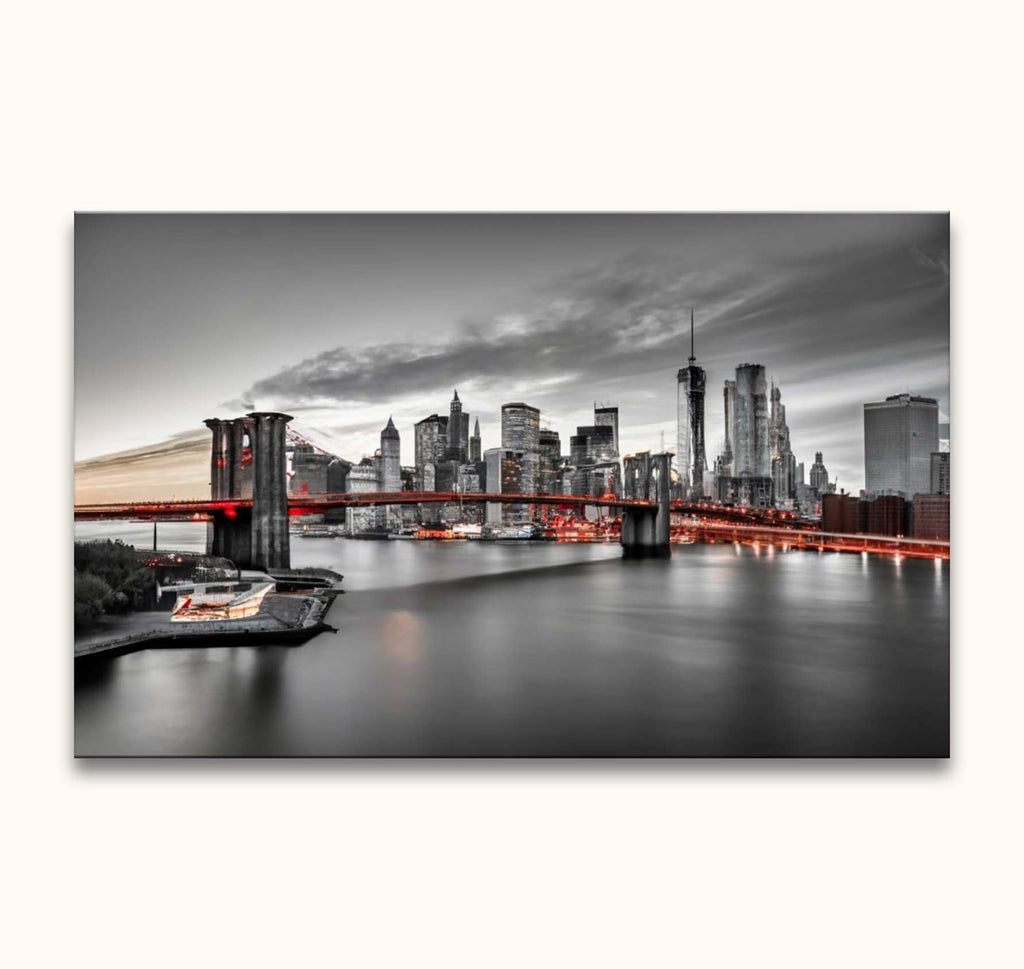 Brooklyn Bridge - Olieverf op canvas: Artistic depiction of the Brooklyn Bridge and Manhattan skyline at night, hand-painted in monochrome with red highlights.