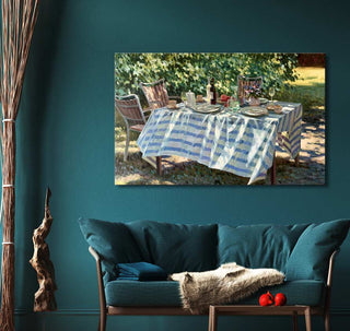Juane Xue - Aangename Zomer: Hand-painted garden meal scene on canvas, featuring chairs and table with a striped cloth. Ideal for modern interiors.