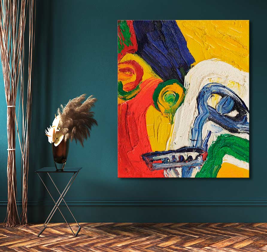 Abstract Gezicht - Olieverf op canvas: A high-quality abstract painting with a stylized face in bold impasto, displayed in a modern interior setting.