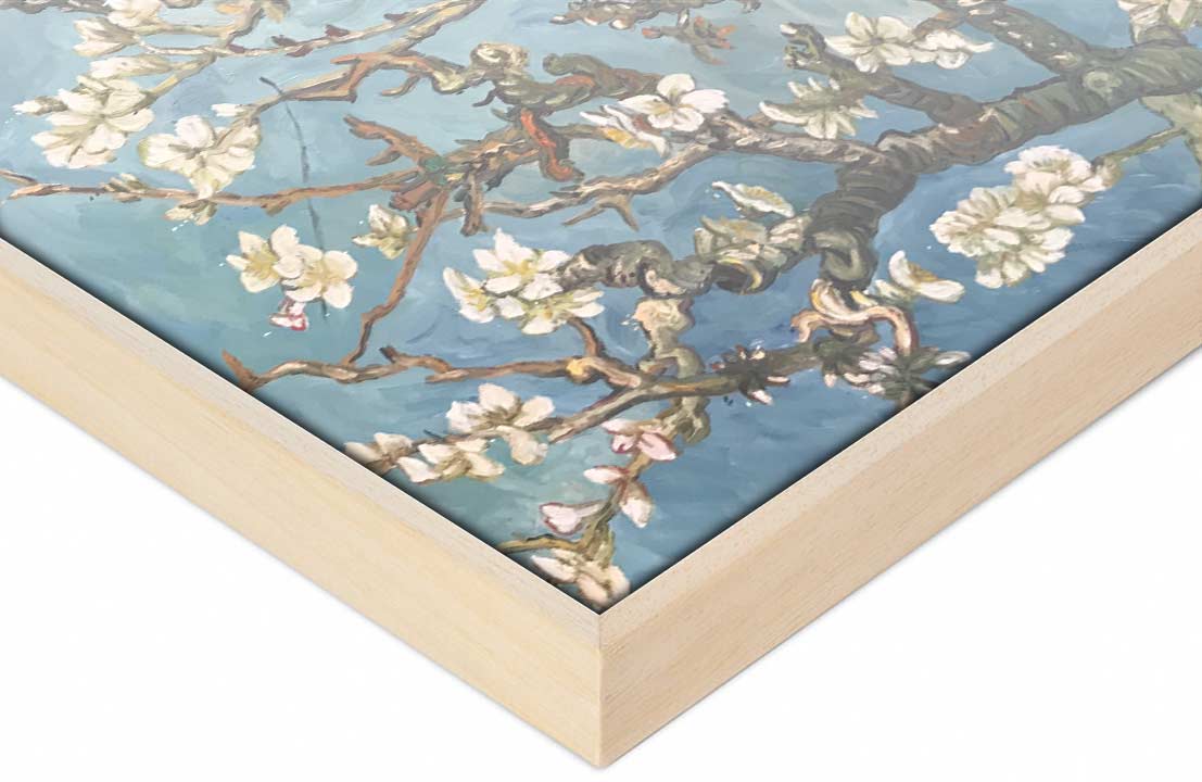 Naturel Baklijst: Light wood-framed canvas featuring close-up of white blossoms on branches, reminiscent of Van Gogh's style. Ideal for modern interior design.