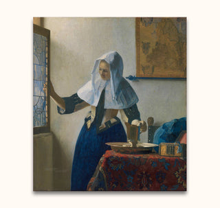 Johannes Vermeer – Jonge Vrouw met Waterkan, handgeschilderd olieverfschilderij. Vrouw giet melk in zonovergoten kamer, barokke complexiteit en symboliek, klaar om op te hangen.