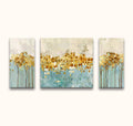 3-Luik Golden Trees - Acrylverf op canvas: abstracte triptiek met gouden boomtoppen op een teal-blauw veld, strak gespannen op houten frame. Modern en klaar om op te hangen.
