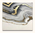 Handgeschilderd schilderij Gelaagd Goud 2: abstracte grijs-witte marmerachtige wervelingen met gouden accenten. Modern acrylwerk op canvas, klaar om op te hangen.