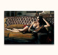 Fabian Perez's olieverfschilderij 'Saba with Letter' toont een vrouw in onderkleding op een leren bank, omgeven door luxueus interieur. Handgeschilderd, impressionistisch kunstwerk.