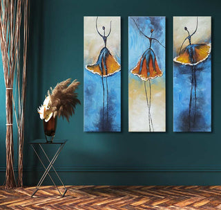 Drie Ballerina's - 3-Luik olieverfschilderij toont abstracte dansers met paletmes-techniek. Geschilderd in mediterrane tinten, perfect voor kunstliefhebbers en interieurontwerp.