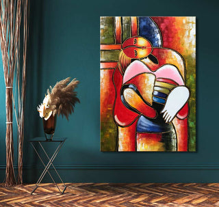 Handgeschilderd schilderij Picasso signature - De Droom van Pascalle met kubistische figuren, opgehangen aan een teal-groene muur, naast een slank metalen bijzettafeltje met vaas.