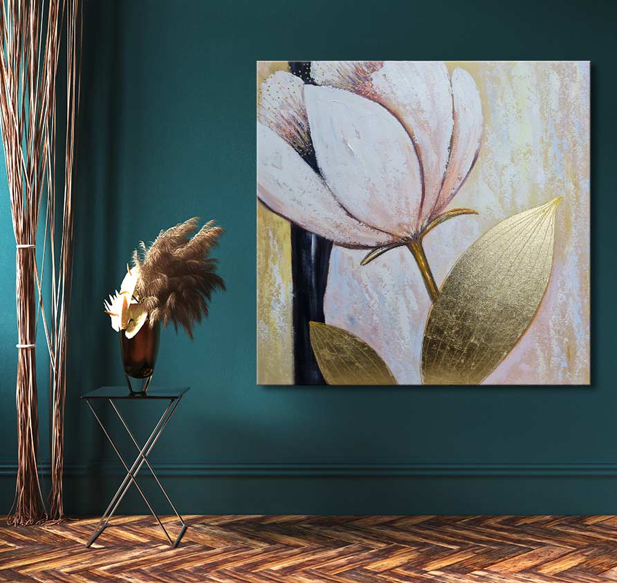 Gouden Tulp – Olieverf op canvas, toont een goud-witte tulp in bloei tegen een zachte achtergrond, perfect voor interieurontwerp met natuurlijke inspiratie.