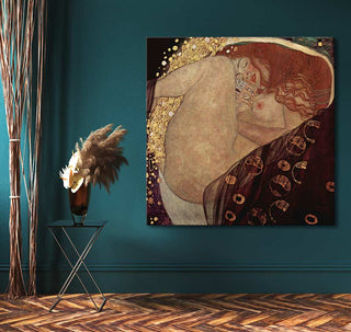 Gustav Klimt – Danae: Hand-painted oil on canvas featuring a nude woman in a golden space, displayed in a room with modern decor and natural elements.