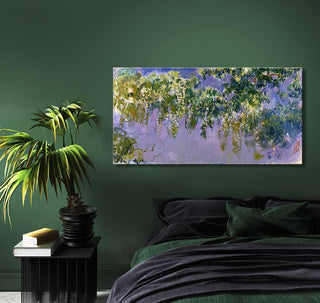 Impressionistisch olieverfschilderij Claude Monet – Cypressen in Bloei tegen groene muur, naast boeken en palm op houten tafel. Geschilderd op museumkwaliteit canvas.