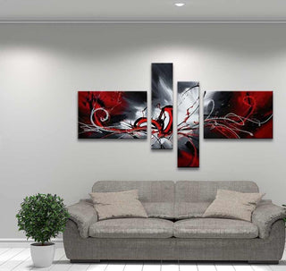 Handgeschilderd abstract 4-luik High Energy Collision boven grijze bank, met levendige vormen en kleuren. Opgespannen op houten frame, klaar voor ophanging.