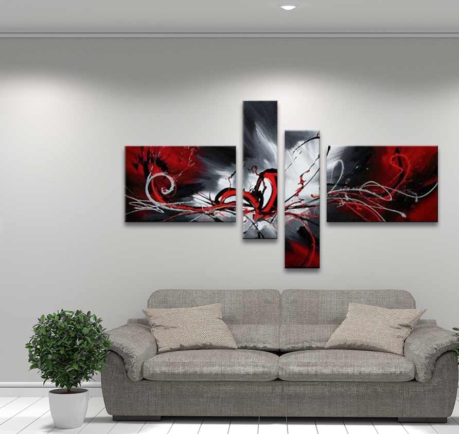 Handgeschilderd abstract 4-luik High Energy Collision boven grijze bank, met levendige vormen en kleuren. Opgespannen op houten frame, klaar voor ophanging.